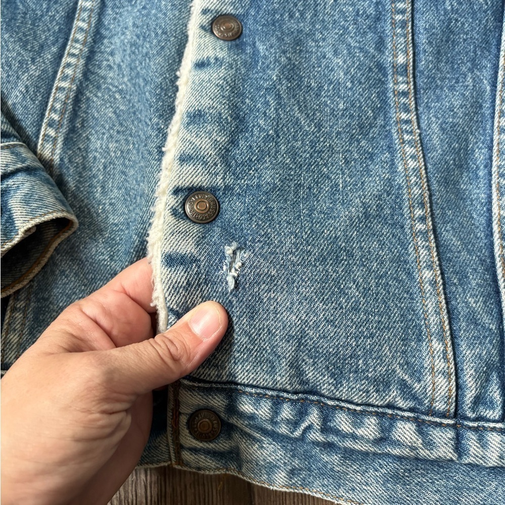 Vintage Levi’s 46R Sherpa-Lined Jean Jacket – Classic & Cozy - Picture 9 of 13